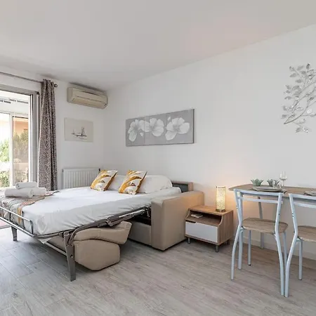 Beau Studio Avec Terrasse Ensoleillee - Proche * Кань-сюр-Мер