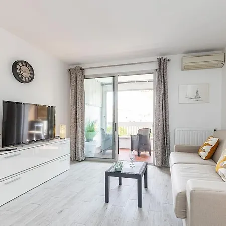 Beau Studio Avec Terrasse Ensoleillee - Proche Апартаменты