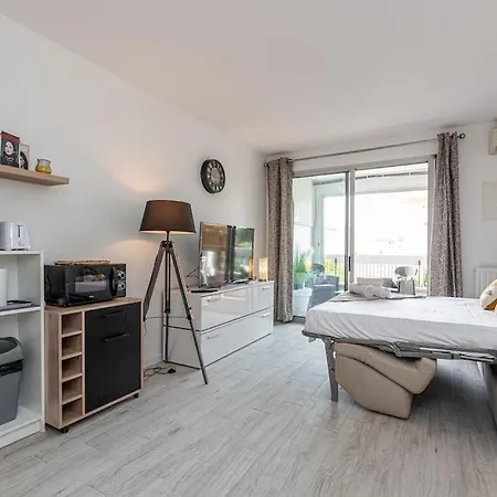 Апартаменты Beau Studio Avec Terrasse Ensoleillee - Proche