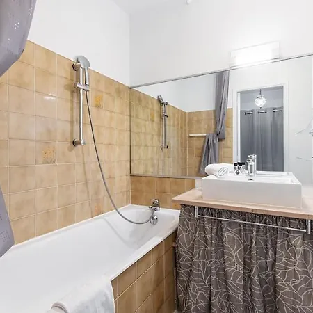 Beau Studio Avec Terrasse Ensoleillee - Proche Апартаменты