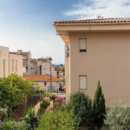Beau Studio Avec Terrasse Ensoleillee - Proche