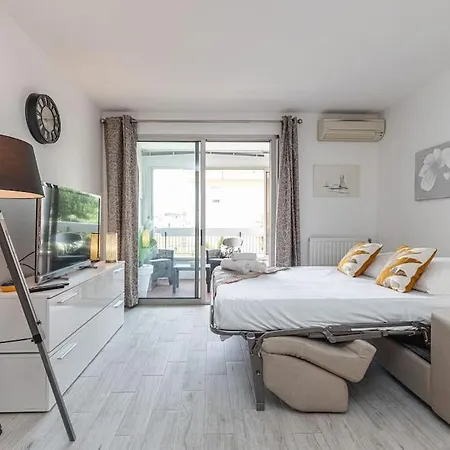 Beau Studio Avec Terrasse Ensoleillee - Proche Cagnes-sur-Mer