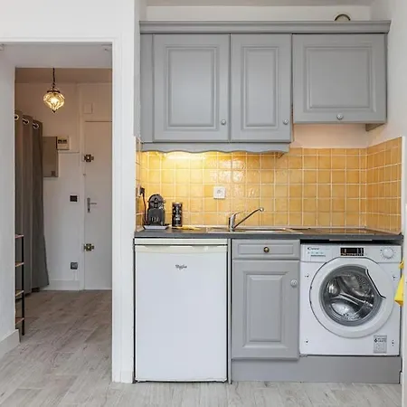 Appartement Beau Studio Avec Terrasse Ensoleillee - Proche