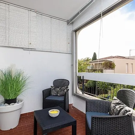 Appartement Beau Studio Avec Terrasse Ensoleillee - Proche