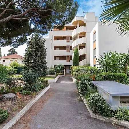 Beau Studio Avec Terrasse Ensoleillee - Proche *